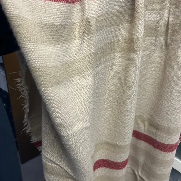 Dynamite Scarf - Picture 2 of 2